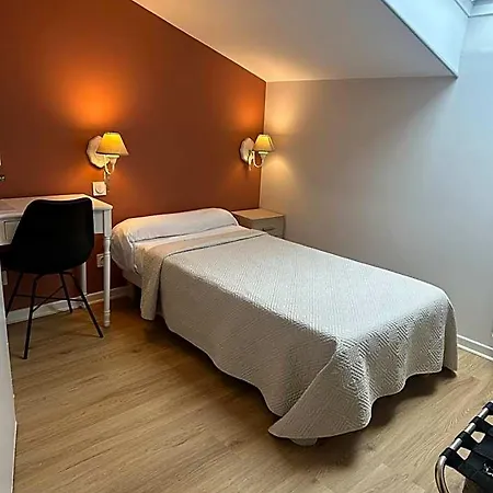 Azur מלון 2*