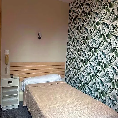 Azur Hotel