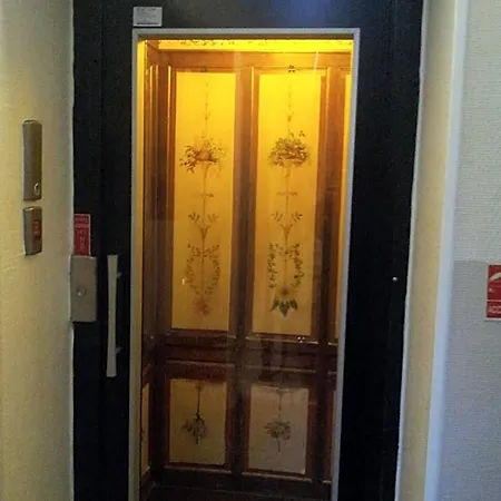 Azur מלון